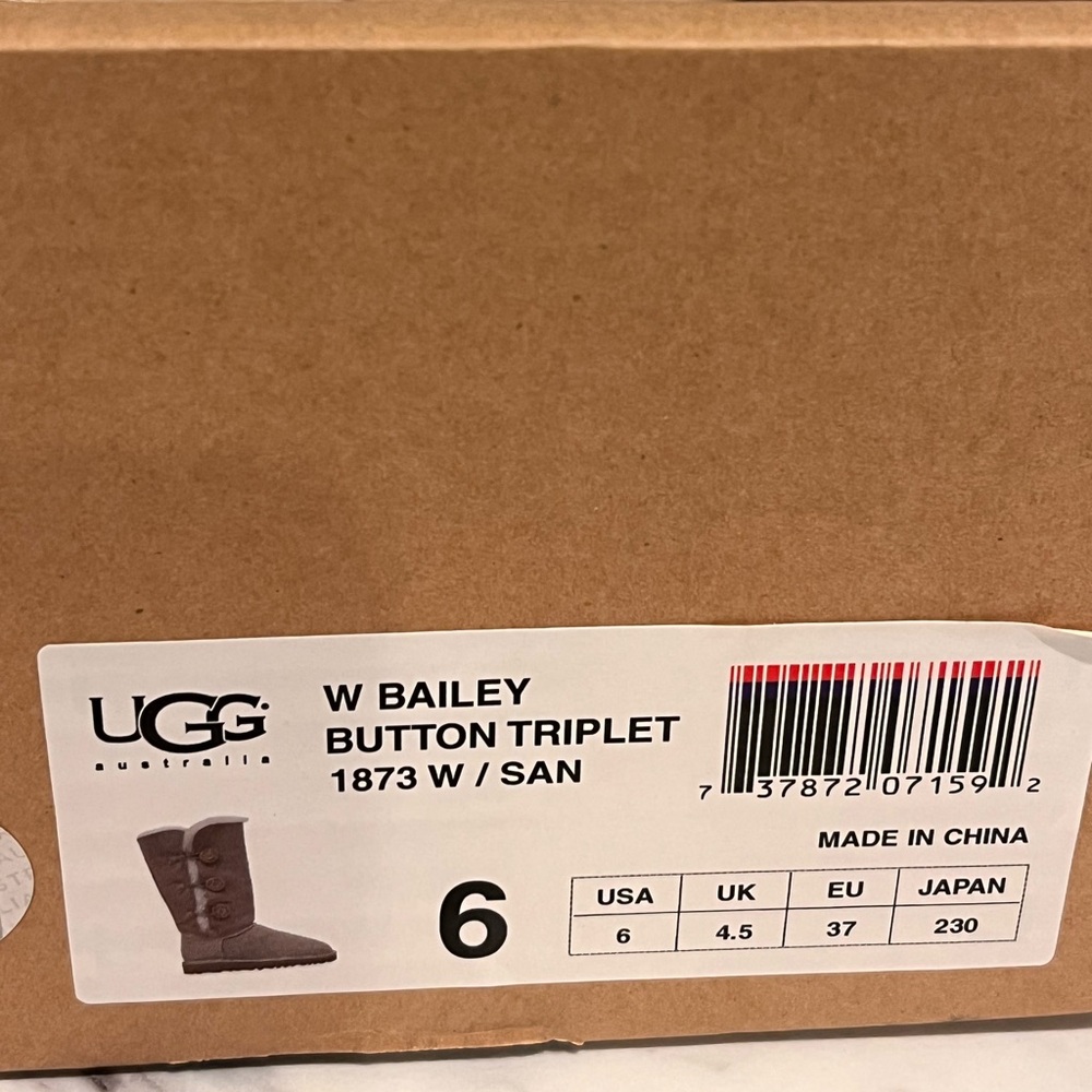 Ugg Boots With Bailey Button Triplet - image 7